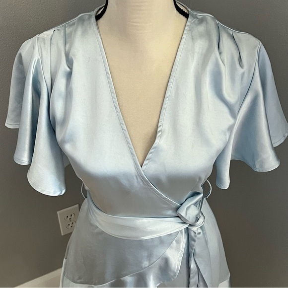 Blue Ruffled Mini Dress with Flutter Sleeves and V-Neck - Picture 3 of 11